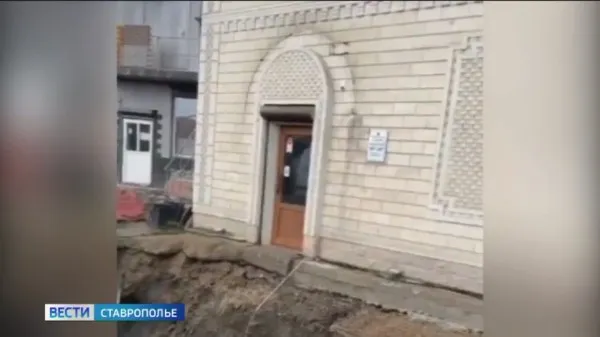 В Пятигорске обрушилась часть незаконного кафе на Бештаугорском шоссе