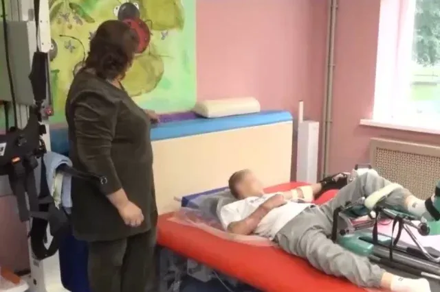 Двое школьников из Пятигорска спасли котёнка из полутораметровой трубы